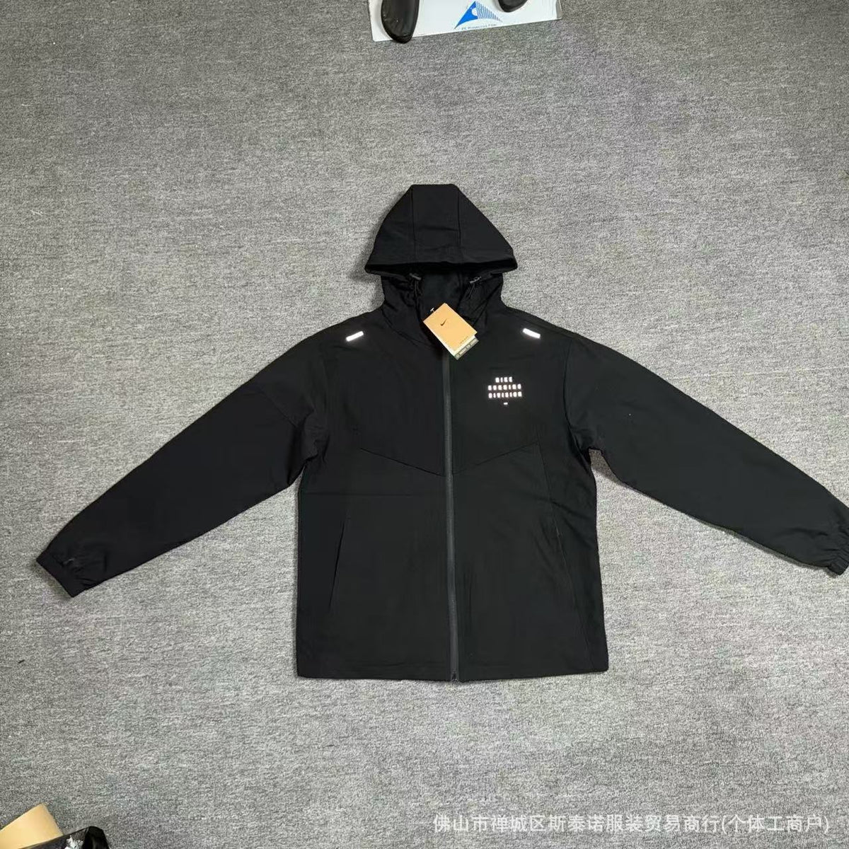 Loose-Fit Hooded Sweatshirt for Running and Outdoor Activities