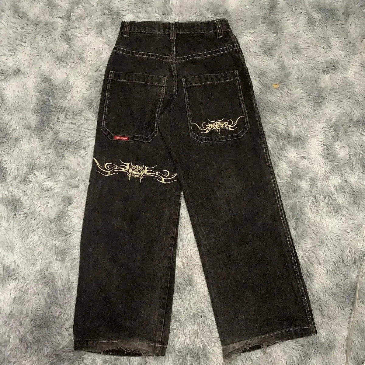 Baggy denim jeans with embroidered back pocket graphics