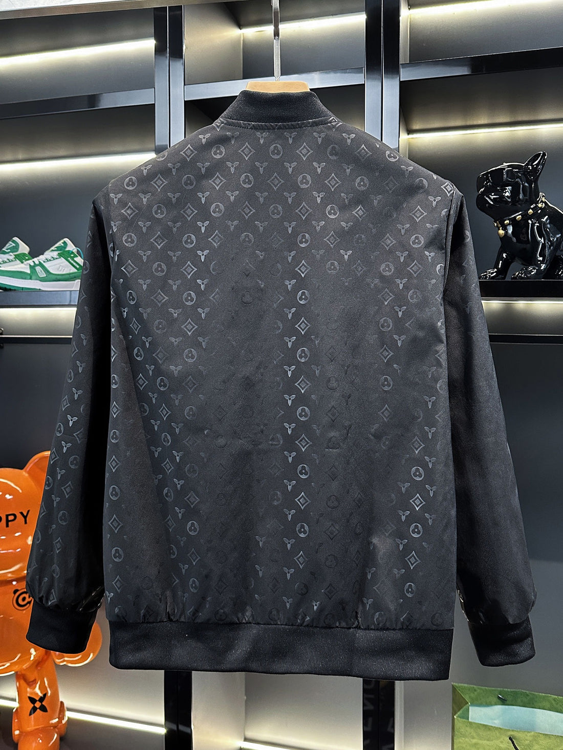 Black Relaxed-Fit Cotton Sweatshirt with Ribbed Cuffs and Hem