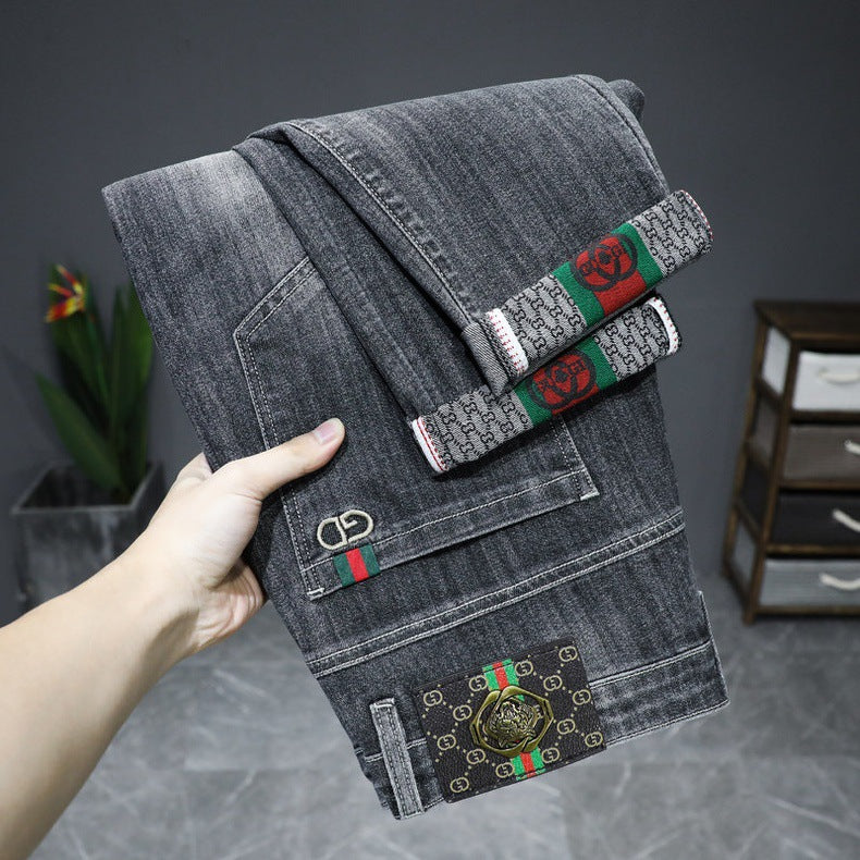 Lightweight stretch denim jeans with slim fit and tapered leg