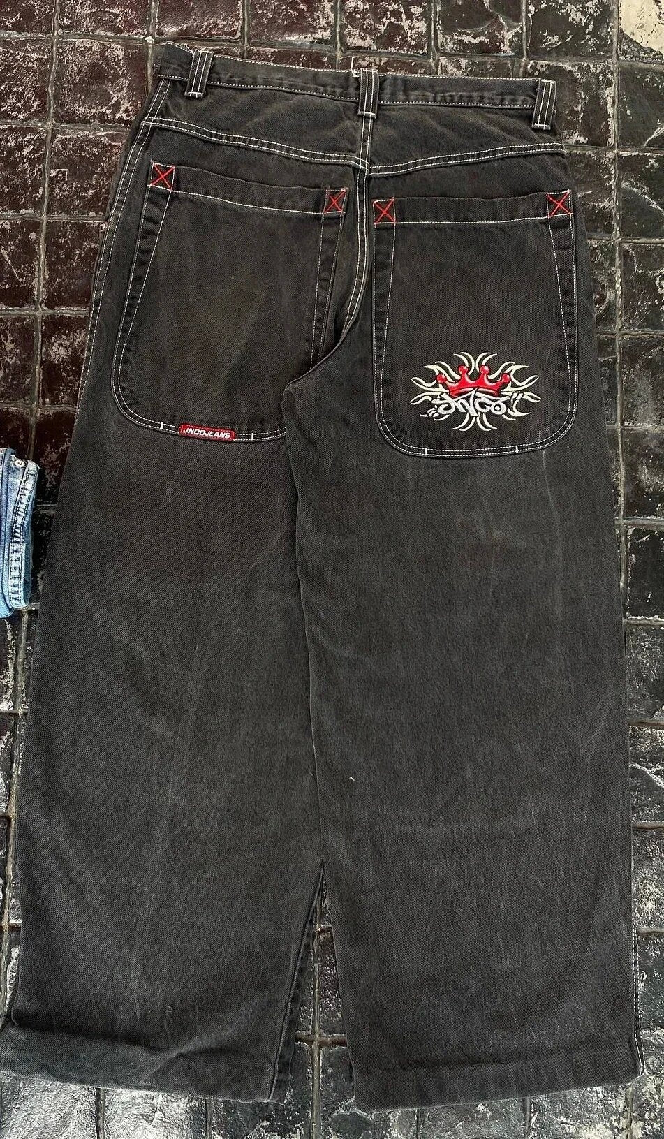 Baggy denim jeans with embroidered back pocket graphics