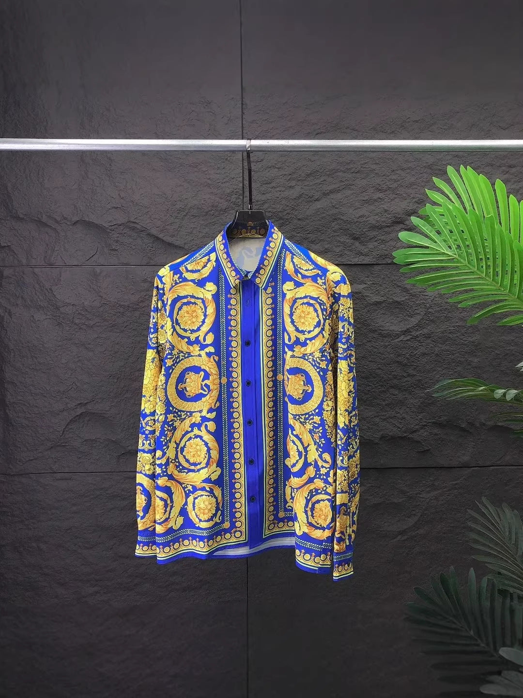 Baroque-print short-sleeve shirt with 3D lapel detail