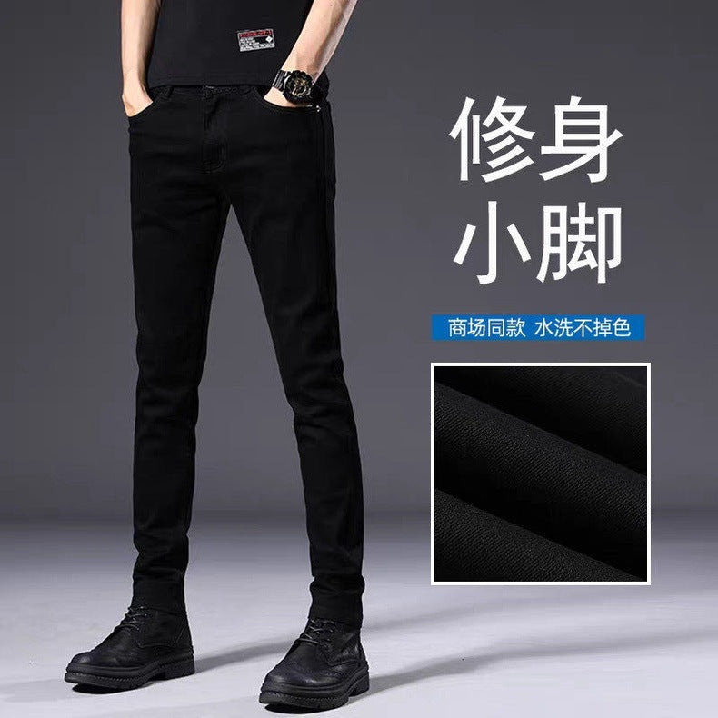 Lightweight stretch denim jeans with slim fit and tapered leg