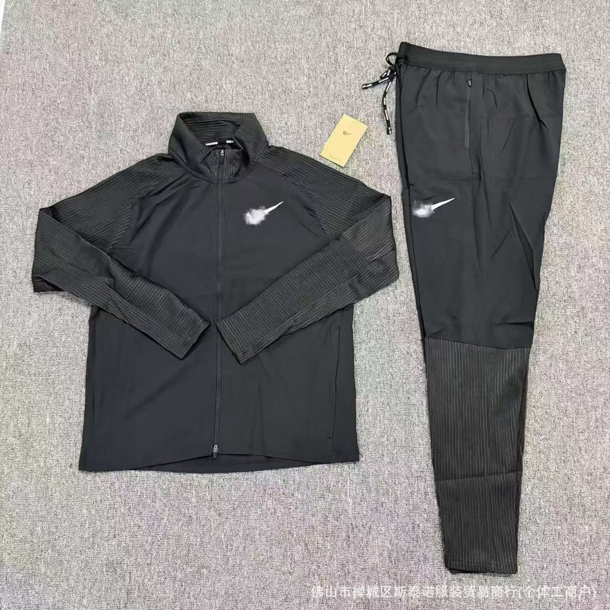 Loose-Fit Hooded Sweatshirt for Running and Outdoor Activities