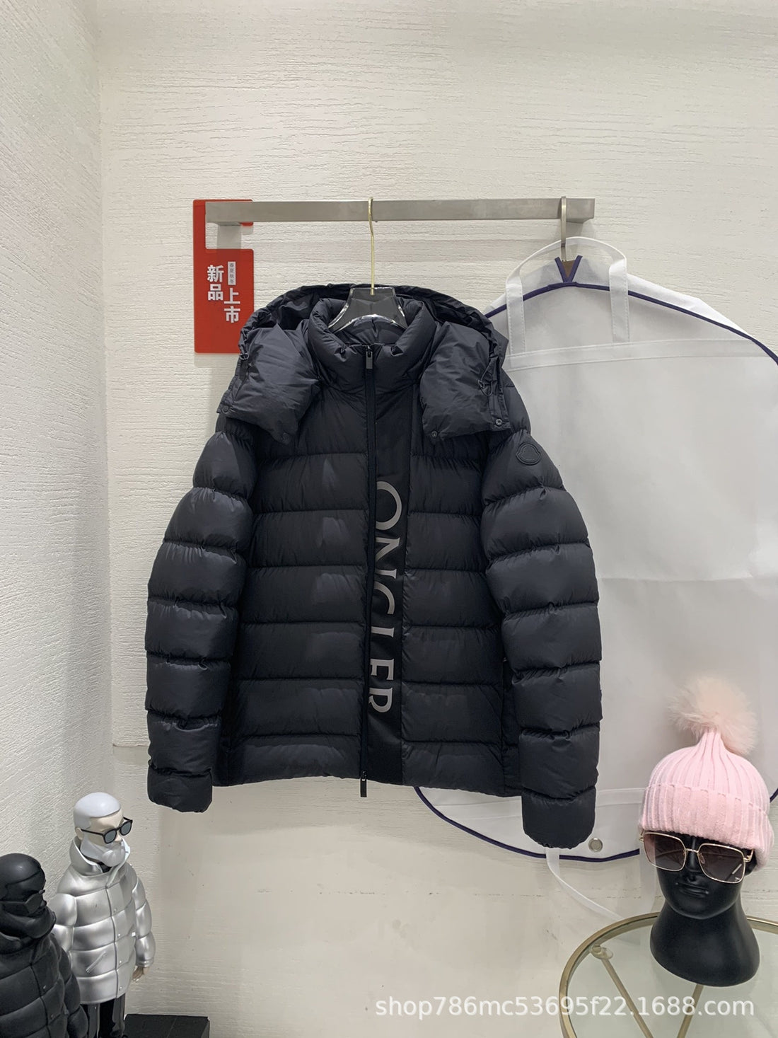 Black and Navy Quilted Down Jacket with Slim Fit and Vertical Stitching