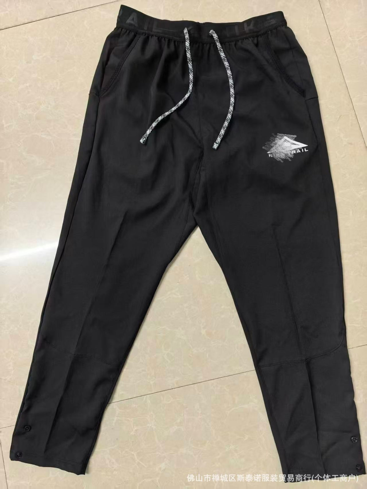Loose-Fit Hooded Sweatshirt for Running and Outdoor Activities