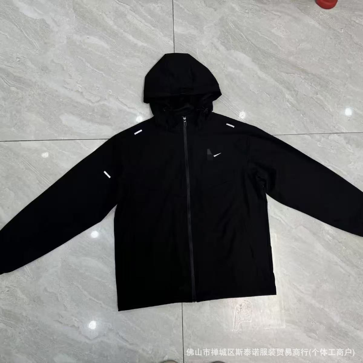 Loose-Fit Hooded Sweatshirt for Running and Outdoor Activities