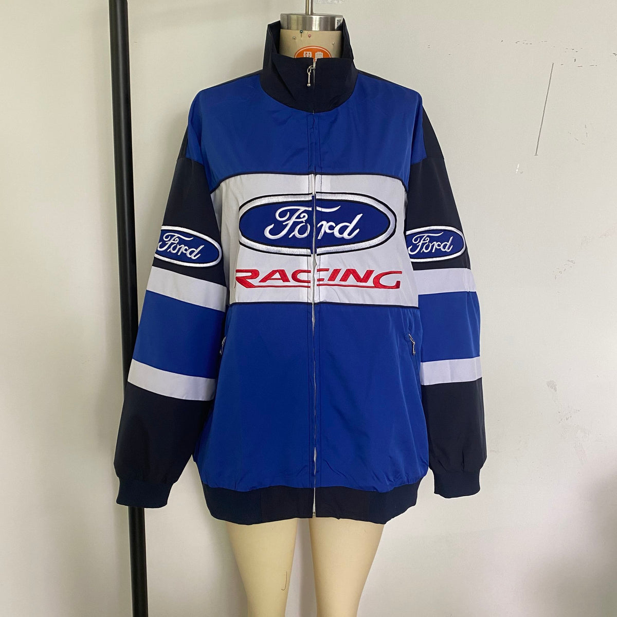 COLOR-11-BWB-Ford-Racing