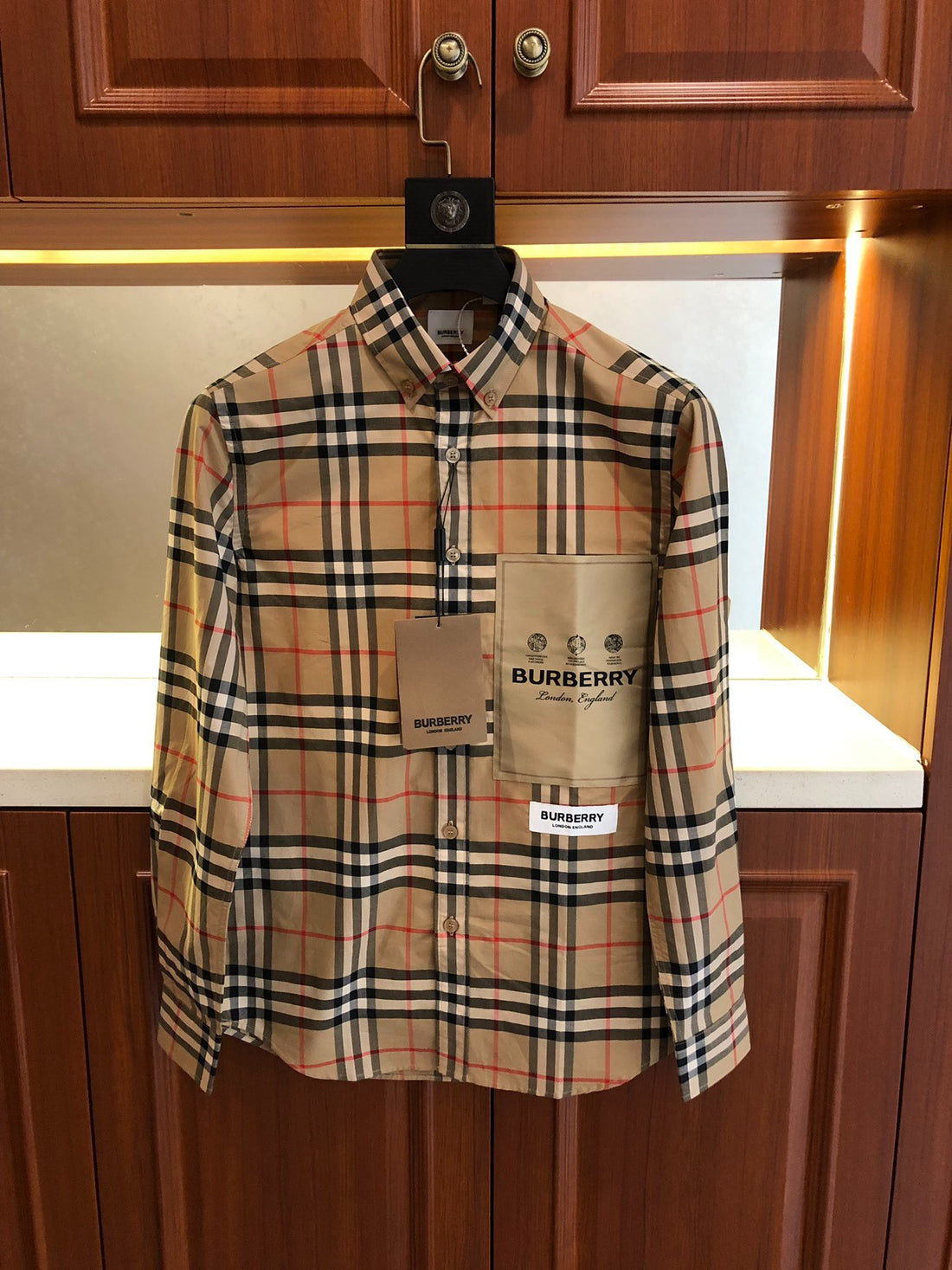 Classic checkered long-sleeve shirt with patch pocket