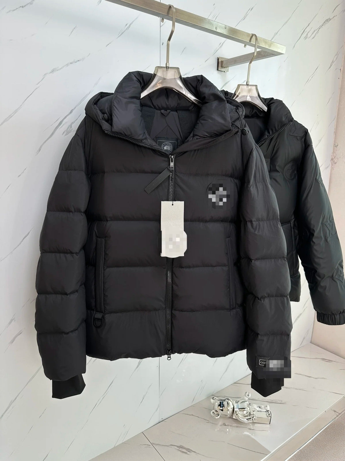 Unisex Black Cropped Puffer Jacket with Detachable Hood, Zip Front, Ribbed Knit Cuffs and Round Chest Patch, Quilted Short Winter Coat
