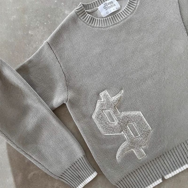 Embroidered crewneck sweater in relaxed knit grey