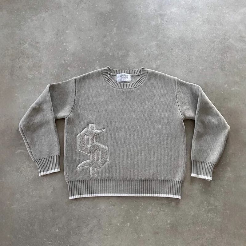 Embroidered crewneck sweater in relaxed knit grey