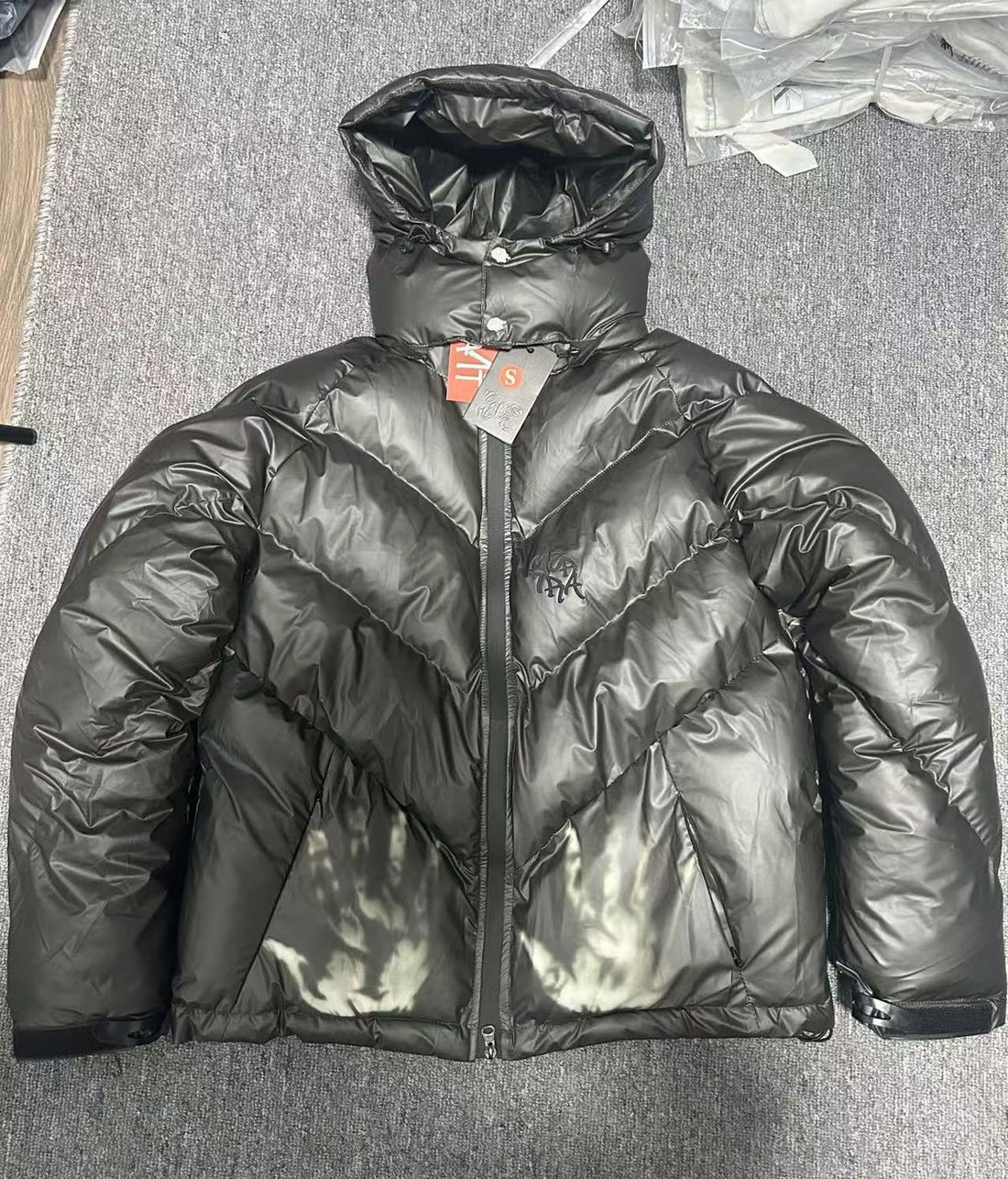 Black or Green Thermal Cotton-Padded Puffer Jacket with Embroidered Detail and Loose Fit