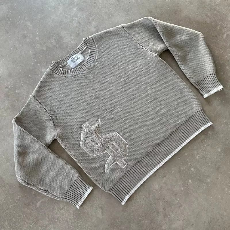 Embroidered crewneck sweater in relaxed knit grey